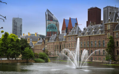 Binnenhof zelfvoorzienend met warmte-/koudeopslag onder Hofvijver
